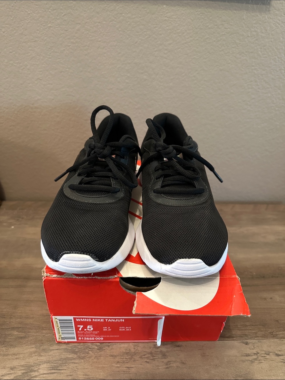 Women Nike Tanjun Shoes - Picture 3 of 8